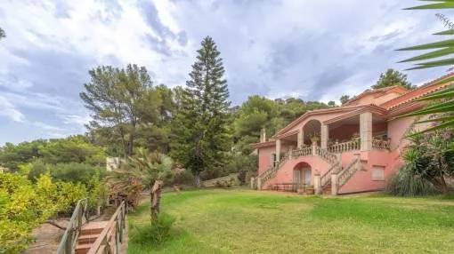 Spectacular, classically-styled villa with 5 bedrooms, a tennis court and sea views in Canyamel