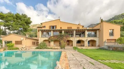 Large villa with guest house in Valldemossa