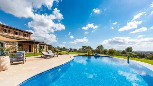 Beautiful natural-stone finca near Manacor with a pool and wonderful panoramic views as far as Randa Beautiful natural-stone finca near Manacor with a pool and wonderful panoramic views as far as Randa