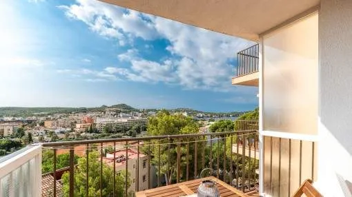 Beautiful apartment with sea views within walking distance of the beach in Santa Ponsa