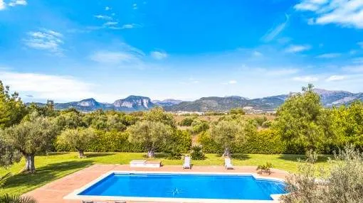 Luxurious finca with pool, large garden and holiday licence in Inca Luxurious finca with pool, large garden and holiday licence in Inca