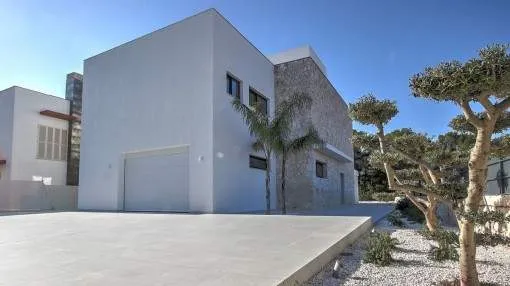 Modern designer-villa with ample space on the 1st sea line in Puig de Ros Modern designer-villa with ample space on the 1st sea line in Puig de Ros