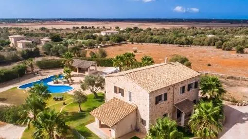 Idyllic, typical Mallorcan finca with a special pool area in Santanyi Idyllic, typical Mallorcan finca with a special pool area in Santanyi