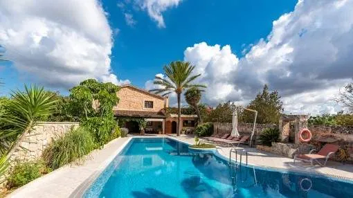 Traditional, high-quality finca with touristic rental licence on the outskirts of Llucmajor Traditional, high-quality finca with touristic rental licence on the outskirts of Llucmajor