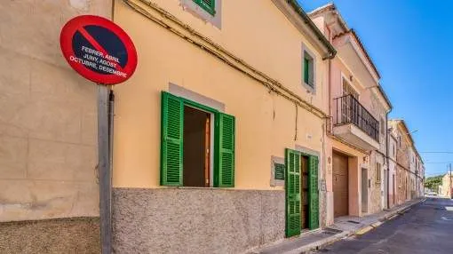 Village-house requiring renovation only 5 minutes walk from the village square in Muro Village-house requiring renovation only 5 minutes walk from the village square in Muro