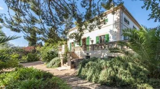 Impressive, 19th century manor house with annex buildings and sea views in Son Rapinya, Palma