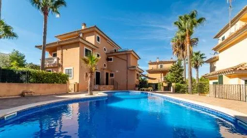Well-maintained, comfortable terraced house close to the sea with communal pool in Can Picafort Well-maintained, comfortable terraced house close to the sea with communal pool in Can Picafort