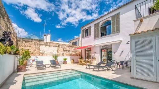 Completely refurbished village-house with a grand space distribution within walking distance of the market square in Santa Margalida Completely refurbished village-house with a grand space distribution within walking distance of the market square in Santa Margalida