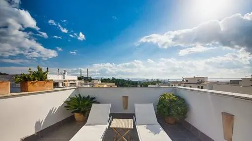 Modern apartment in Puerto Alcúdia only 30 metres away from the promenade and with a lovely sun terrace