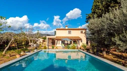 Romantic finca with wonderful views and a pool in Lloseta Romantic finca with wonderful views and a pool in Lloseta