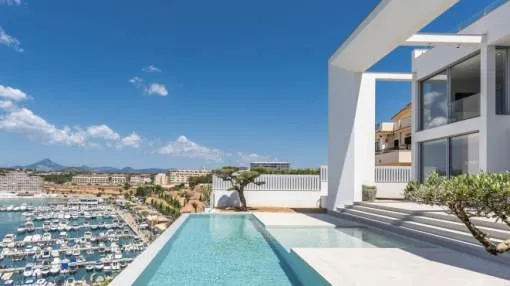 Luxurious newly-built villa on the 1st sea line next to the harbour of Port Adriano