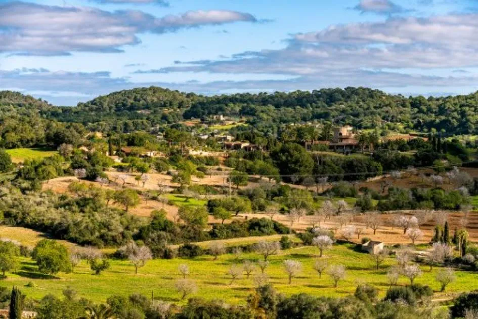 Grand finca-property near to Es Carritxo with enchanting panoramic views of the mountains as far as the sea