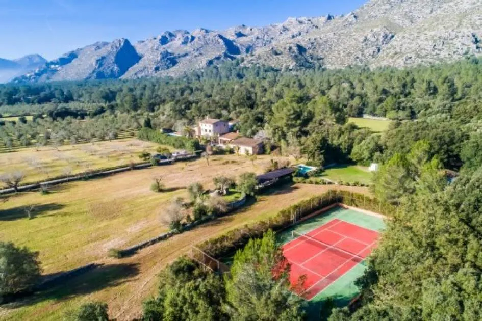 Wonderful country house with 2 guest houses, pool and tennis court surrounded by absolutely idyllic countryside