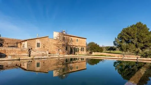 Rustic country house on a large plot on the outskirts of Son Ferriol Rustic country house on a large plot on the outskirts of Son Ferriol