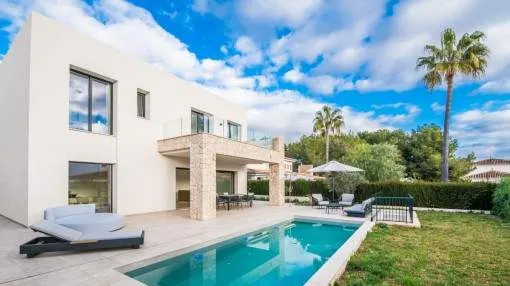 Newly-built villa with modern design located in a quiet residential area in Sa Coma Newly-built villa with modern design located in a quiet residential area in Sa Coma
