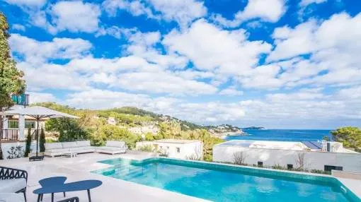 Fantastic sea view villa located in the quiet location of Cala Provençals