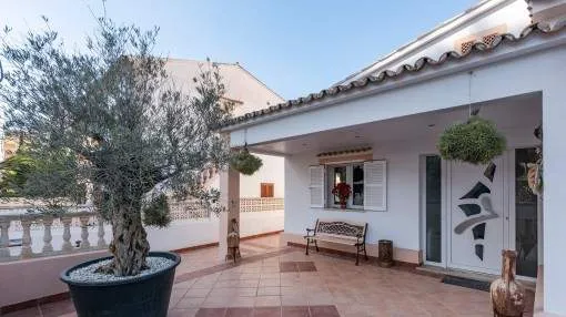 Luxurious property with guesthouse next to the sea in Can Pastilla Luxurious property with guesthouse next to the sea in Can Pastilla