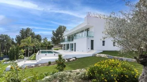 Newly-built, elegantly-designed luxurious villa in Son Vida Newly-built, elegantly-designed luxurious villa in Son Vida