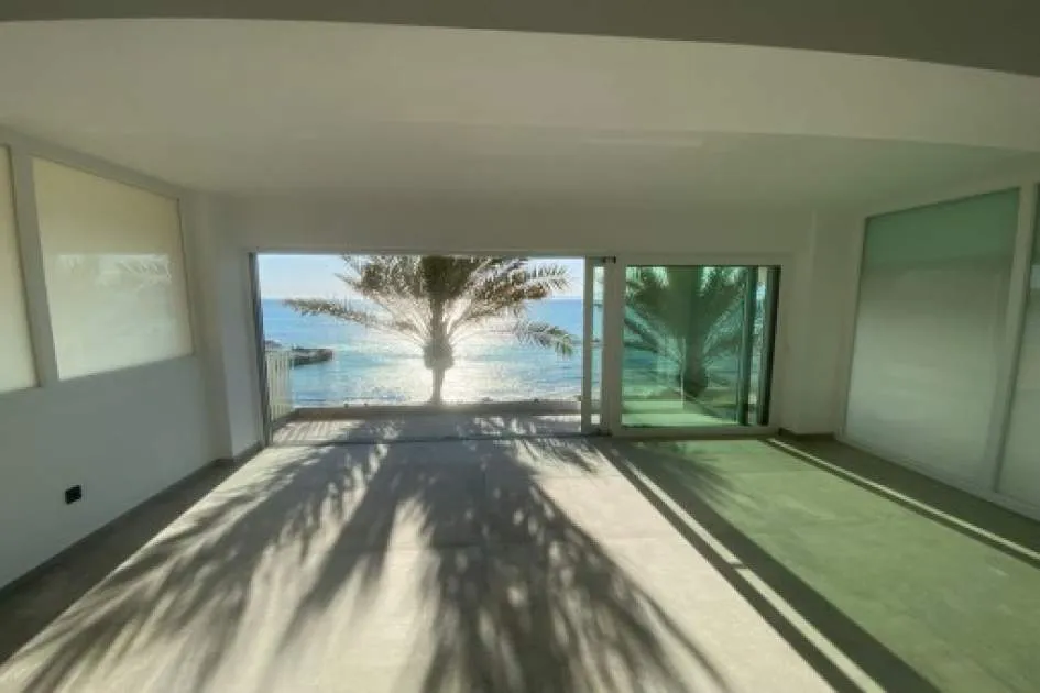 Completely-renovated apartment on the first sea line on the Playa de Palma