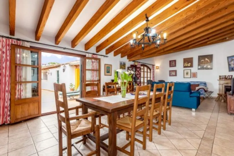 Wonderful finca near Santa Maria with a large pool and its own tennis court-