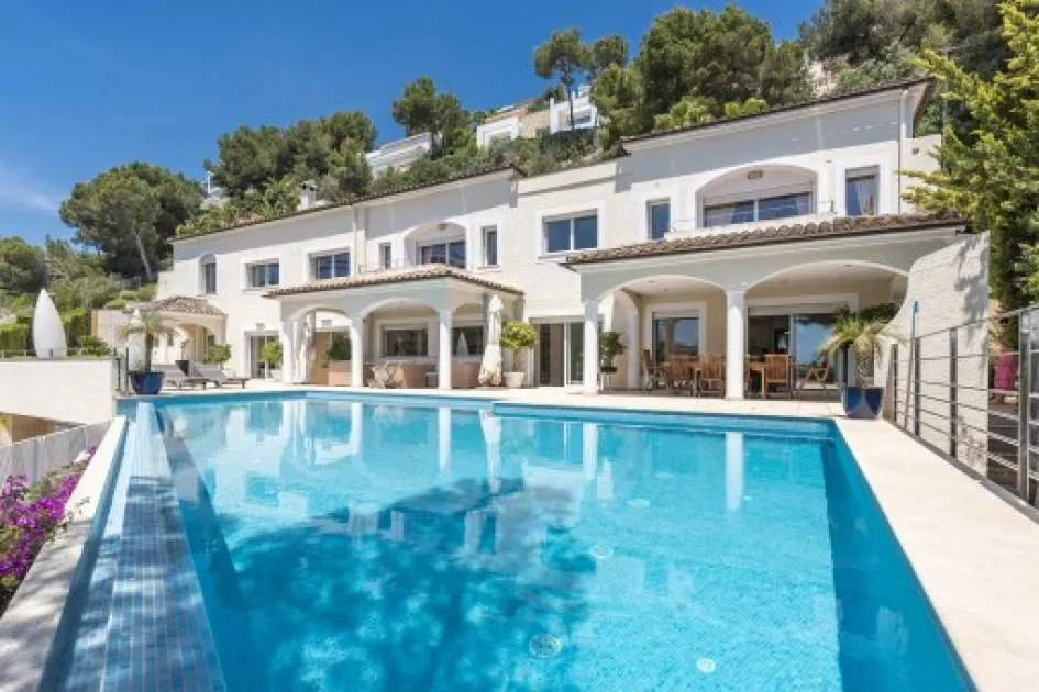 Impressive villa on a double building plot in the lovely area of Costa d'en Blanes