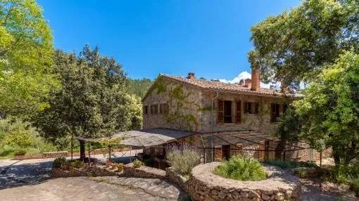 Wonderful finca with great privacy and 2 living units in the Tramuntana mountains