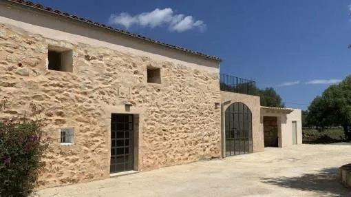 Newly-renovated finca in Son Carrio