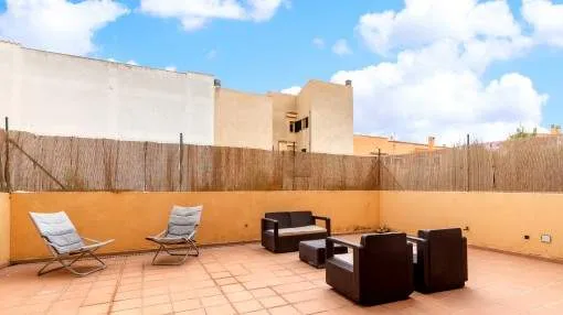 Ground-floor apartment in Alaro with a spacious private terrace