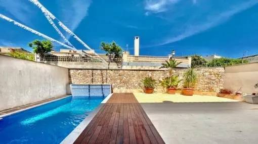 Modern detached town-house with pool, garage, oil-fired central heating and air conditioning in Maria de la Salud