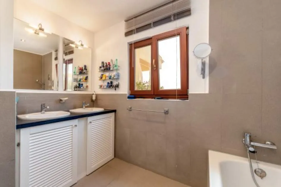 Maisonette-apartment with wonderful sweeping views and communal pool in Sant Joan