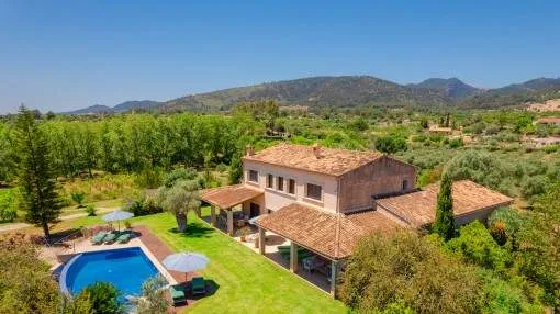 Enchanting, luxurious finca with sweeping views as far as the Tramuntana and absolute privacy near Inca Enchanting, luxurious finca with sweeping views as far as the Tramuntana and absolute privacy near Inca