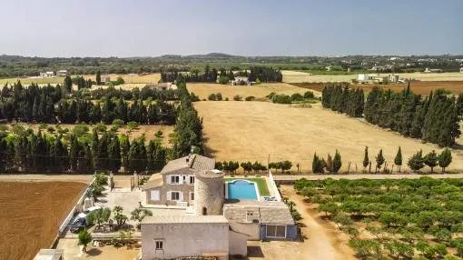 Idyllically situated finca with holiday rental licence in Muro with panoramic view to the bay of Alcúdia