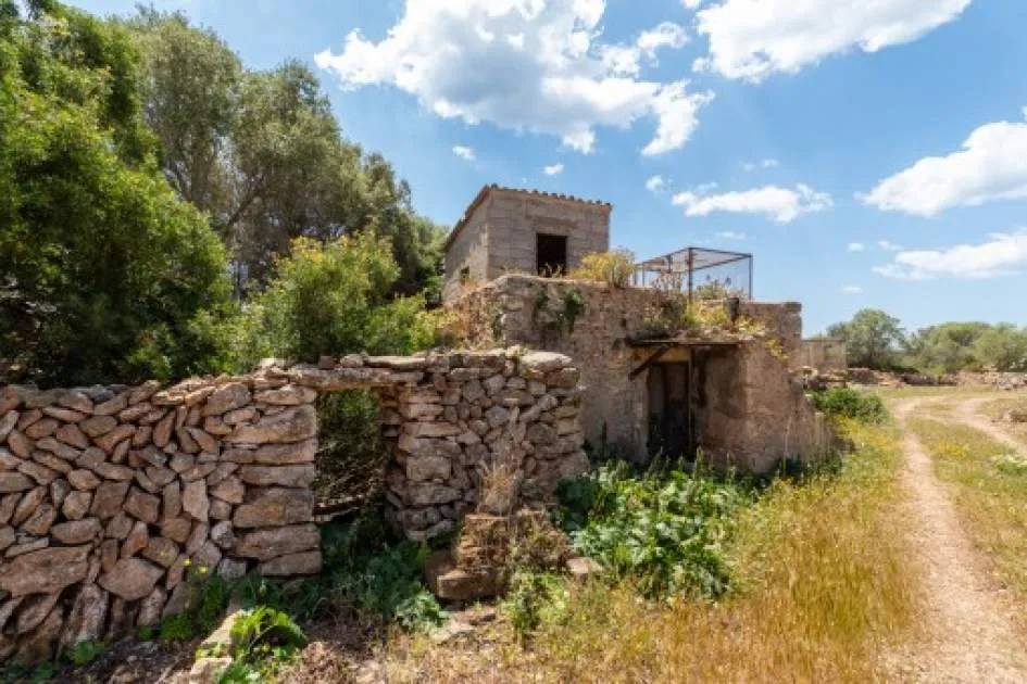 Rustic finca to renovate in Vallgonera