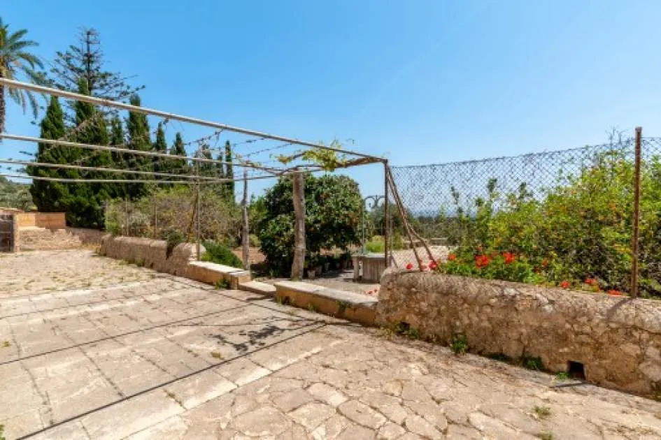 Finca property from the 16th century in Binissalem with spectacular sweeping views, pool and tennis court