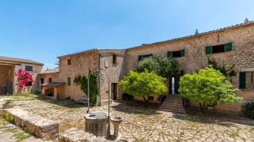 Finca property from the 16th century in Binissalem with spectacular sweeping views, pool and tennis court