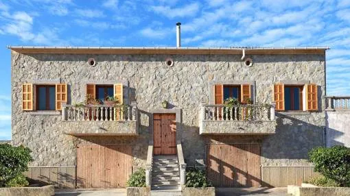 Chalet in Meeresnähe mit großzügigen gestaltbaren Räumen plus Patio in Son Serra de Marina