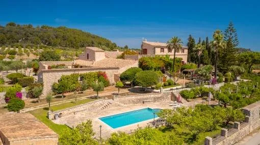Mallorcan finca-property from the 18th century with fantastic sweeping views in Montuiri