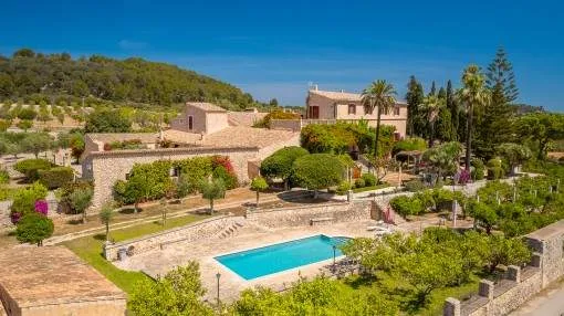 Mallorcan finca-property from the 18th century with fantastic sweeping views in Montuiri Mallorcan finca-property from the 18th century with fantastic sweeping views in Montuiri