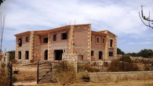 Spacious finca under shell construction in Llucmajor