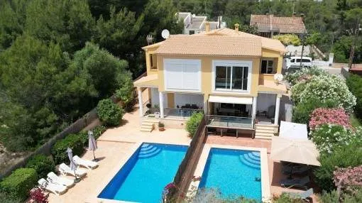 Quietly-situated semi-detached house with pool and sea views in Cala Pi
