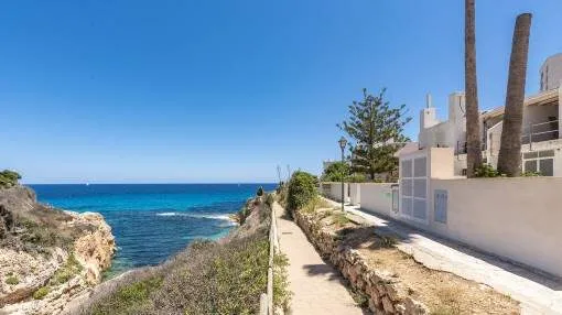 Beautiful, completely renovated apartment on the 1st sea line in Cales de Mallorca Beautiful, completely renovated apartment on the 1st sea line in Cales de Mallorca
