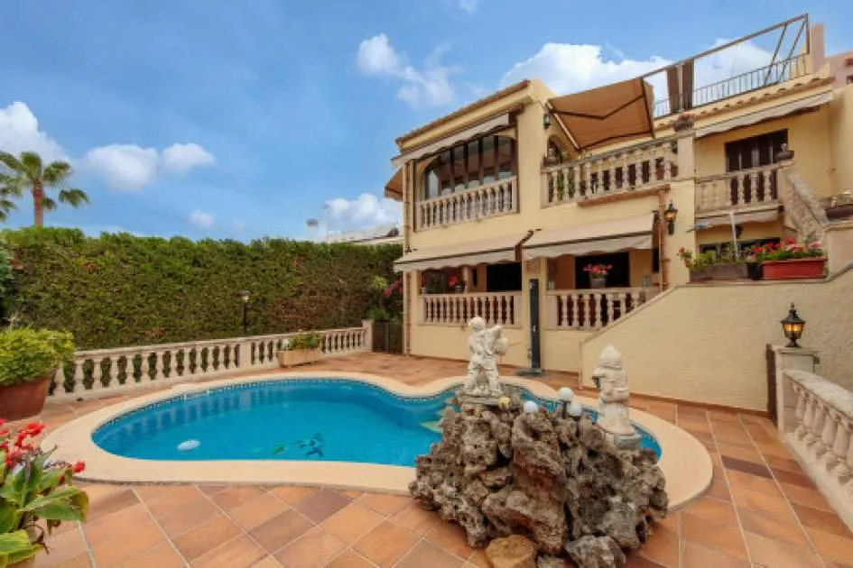 Wonderful villa in Alcanada with sea views