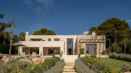 Beautiful family-villa near the Club Nautico of Santa Ponsa Beautiful family-villa near the Club Nautico of Santa Ponsa