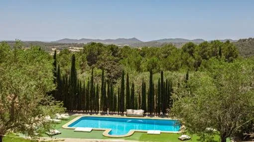 Light-flooded property with heatable pool and rental license in a central location in Mallorca