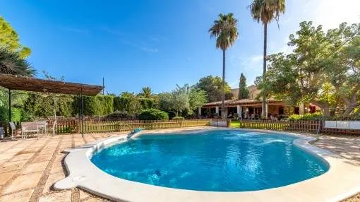 Family-finca with large garden, pool and guest house in the popular area of Santa Maria