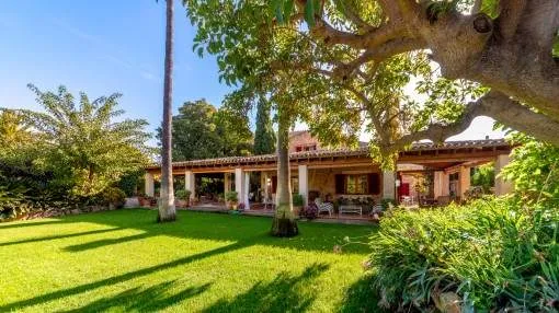 Family-finca with large garden, pool and guest house in the popular area of Santa Maria