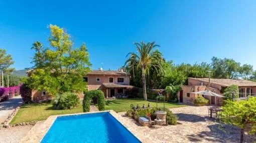 Mallorcan country house with an enchanting garden and guest houses in Santa Maria del Cami