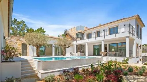 Imposing villa in the exclusive residential area of Sol de Mallorca Imposing villa in the exclusive residential area of Sol de Mallorca