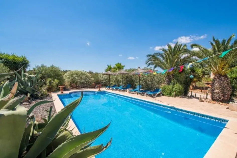 Natural-stone finca with pool and touristic rental licence idyllically located in the countryside near Santanyi
