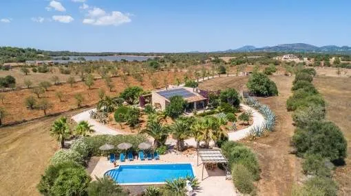 Natural-stone finca with pool and touristic rental licence idyllically located in the countryside near Santanyi